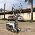 Escultura de cervo em aço inoxidável